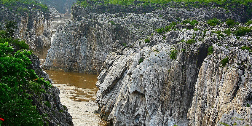 Scenic view of Bhedaghat Marble Rocks in Jabalpur.