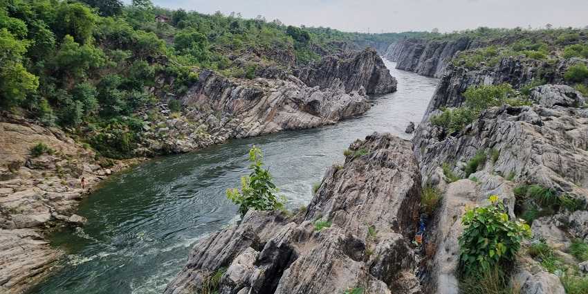 An image of Bhedaghat showcasing the Narmada River, top place near Kanha National Park.