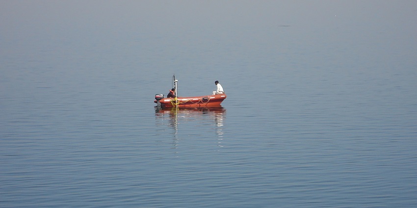An image of a sacred water tank offering serene surroundings and spiritual significance.