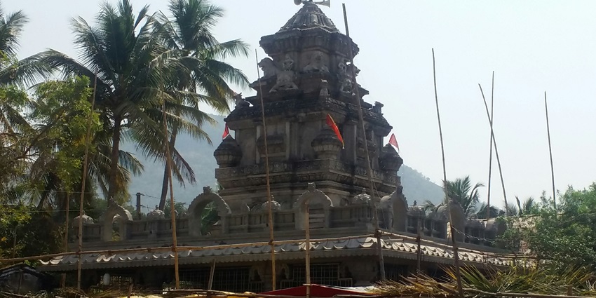 A breathtaking view of the Bhimashankar Jyotirlinga Temple for travellers to explore.