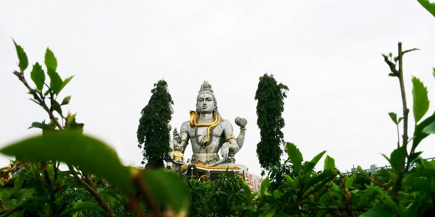 A picture of Shiva idol at Jyotirlinga, which is one of the best places to see near Alandi.