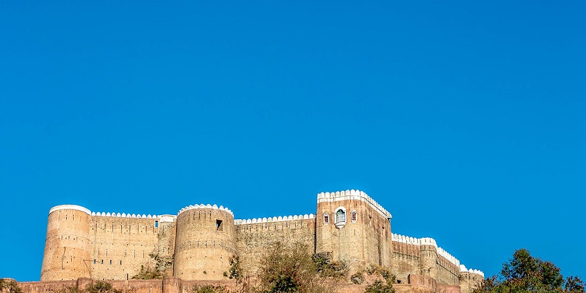 A glimpse of the iconic Bhimgad Fort, one of the famous places to visit in Davangere.