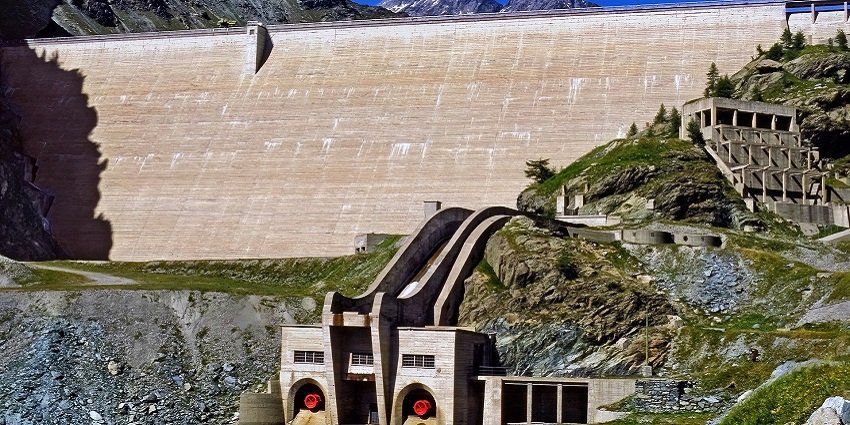 A picturesque view of Bhira Dam, a serene place, perfect for exploration and picnicking.