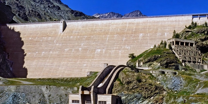 A picturesque view of a dam popular destination near Karnala Fort in Maharashtra.