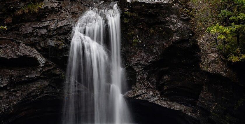 A top view of the mountain landscape makes one of the biggest waterfalls in Maharashtra.