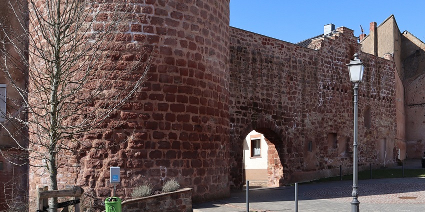 A beautiful picture of the Bhorgiri fort clicked under a clear sky showing massive walls.