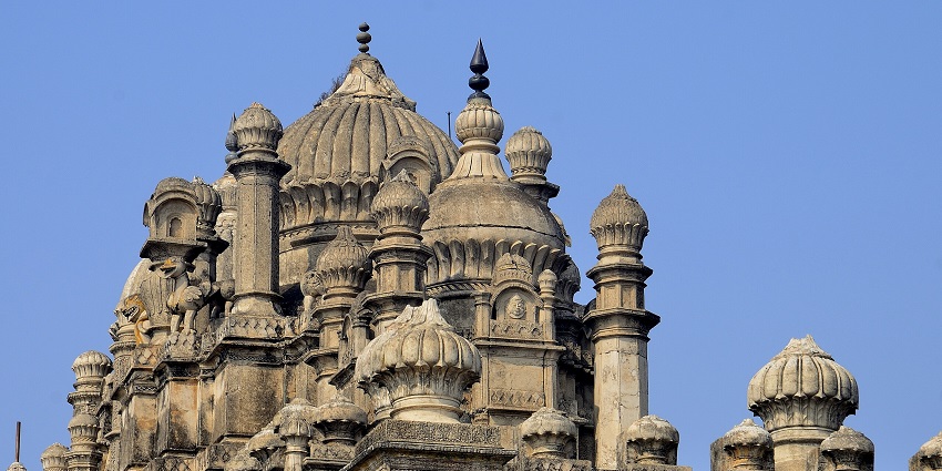 Bhuleshwar Temple is one of the historic temples to explore near the famous Jejuri Temple.
