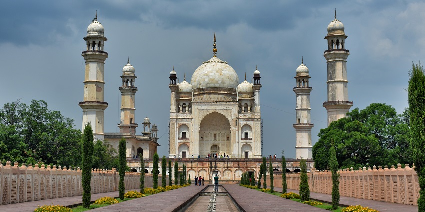 Visiting the mini Taj Mahal Bibi Ka Maqbara has to be on your list of things to see in Aurangabad.