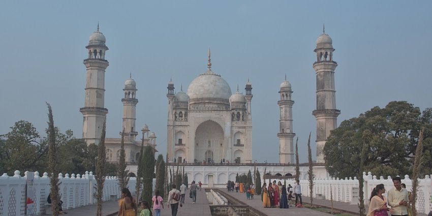 An image of the Bibi Ka Maqbara, a white marble mausoleum, a place to visit near this temple