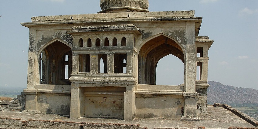 Bijapur Fort, is one of the famous places to visit in Vijayapura with stunning views and stories.