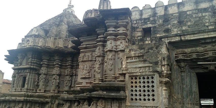 Binkhambi Ganesh Temple is a unique pillarless architecture and serene ambiance.