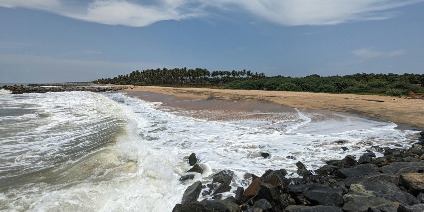 Exploring the scenic Kelshi Beach is one of the top things to do in Dapoli, Maharashtra.