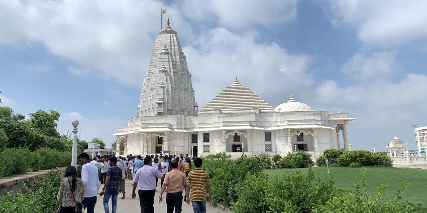 Birla Mandir, dedicated to Lord Vishnu, is one of the best places to visit in Khopoli.