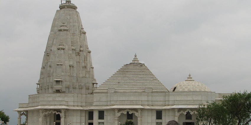 Birla Mandir's stunning marble architecture with serene, peaceful surroundings