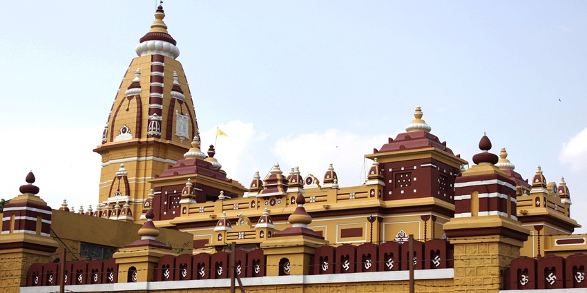 Birla Mandir is one of the peaceful spots offering a tranquil setting amid lush greenery.