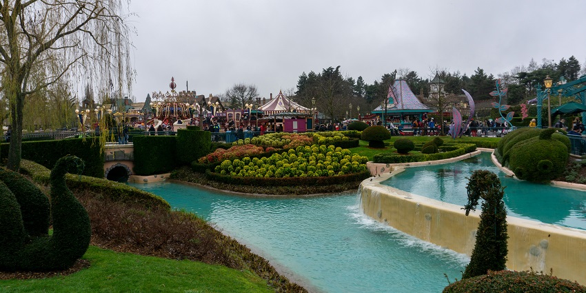 A glimpse of the famous Blue Splash featuring colourful rides and azure wave pools.