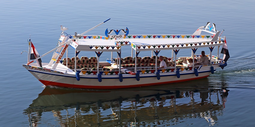 A scenic glimpse of Naradagadde Island with lush greenery, and relaxing boat rides.