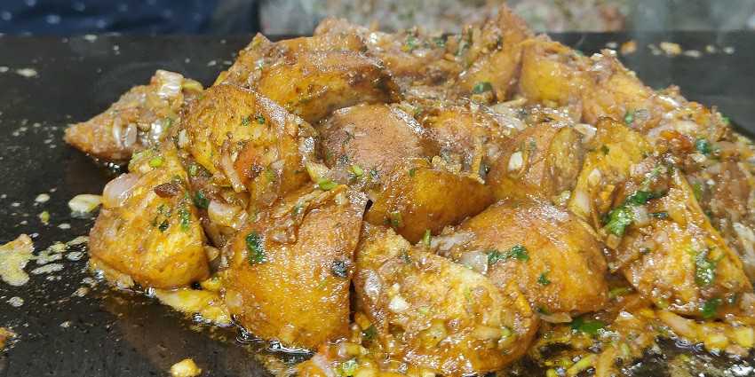 The street food in Pondicherry offers fluffy bondas stuffed with spicy potato filling.