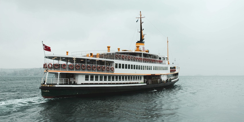 The cruise party in Bali features glistening blue waters and a breathtaking backdrop.