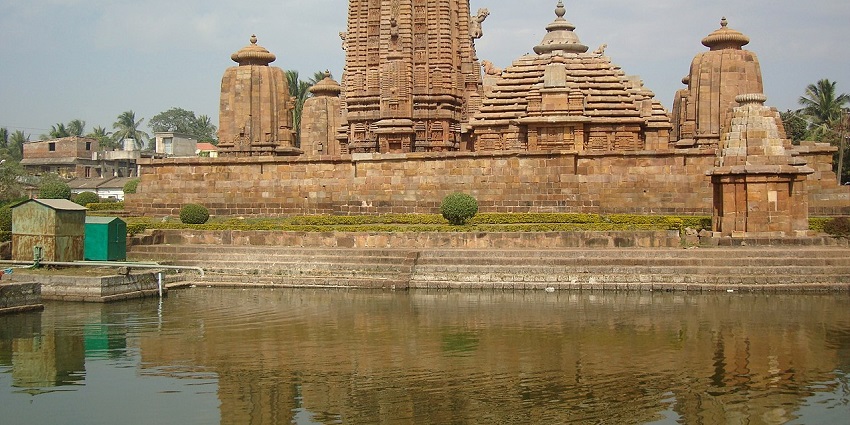 Brahmeswara Temple is among the best places to visit around Odisha State Museum.