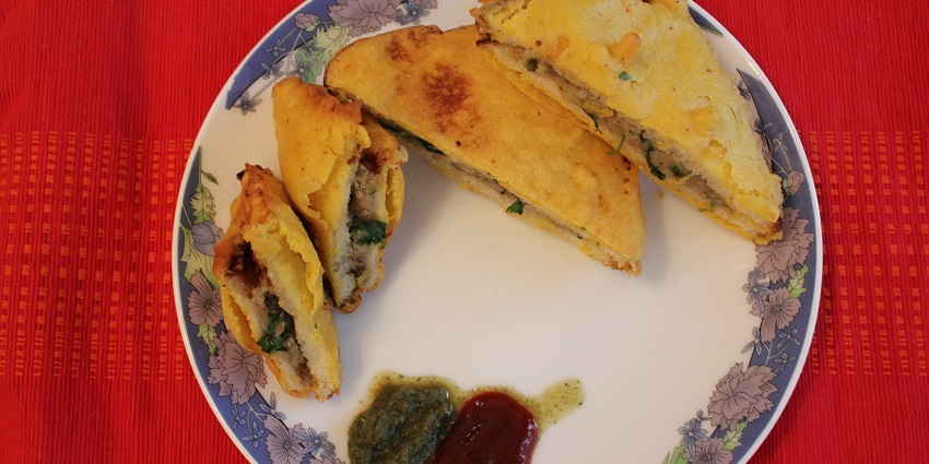 Deep-fried bread with Potato which is called “Bread Pakora” is served on the ceramic plate