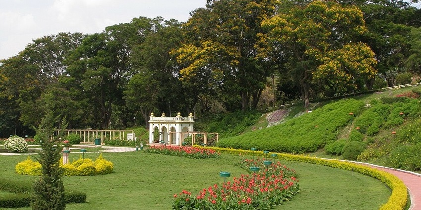 Brindavan Gardens feature stunning landscaped gardens with fountains and vibrant flowers.
