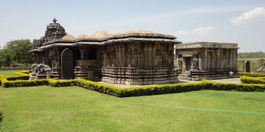 Bucesvara Temple in Koravangala, a 12th-century Shiva temple, boasts intricate carvings.