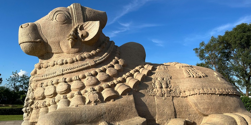 Bull Temple is one of the most religious and significant places to visit near Lalbagh.