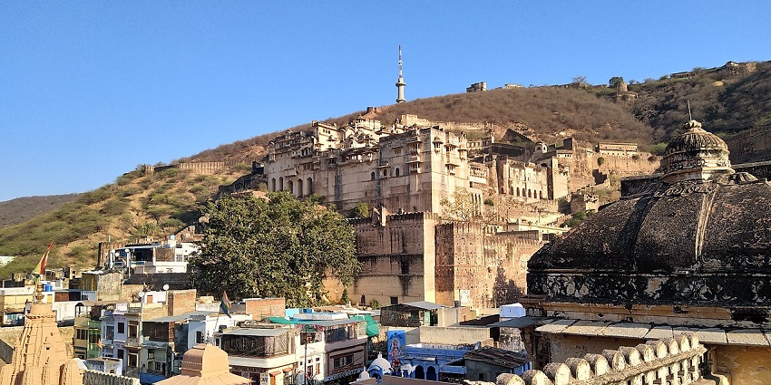 Garh Palace is considered to be one of the finest examples of Rajput Architecture
