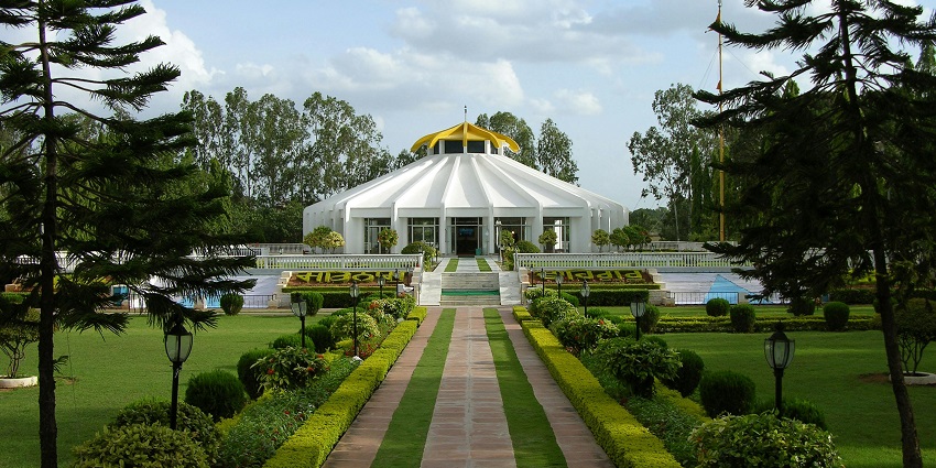 An image of Burhanpur Gurudwara, a sacred pilgrimage site for Sikhs, reflecting the city's heritage