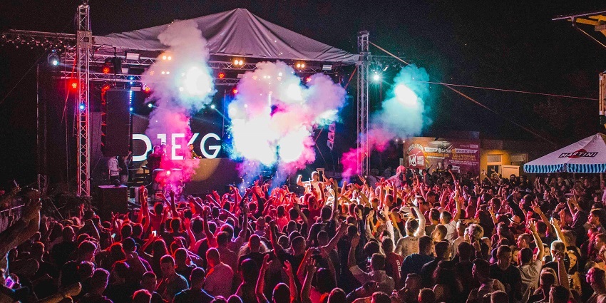 Cafe at Palolem hosts the best parties in South Goa for every traveller to experience.