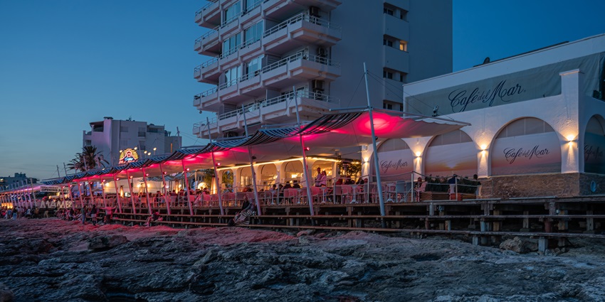 Café Del Mar with relaxing music and picturesque views.