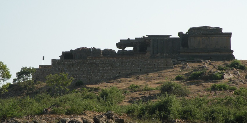 Jamboti Hills feature lush landscapes, trekking trails, and views.