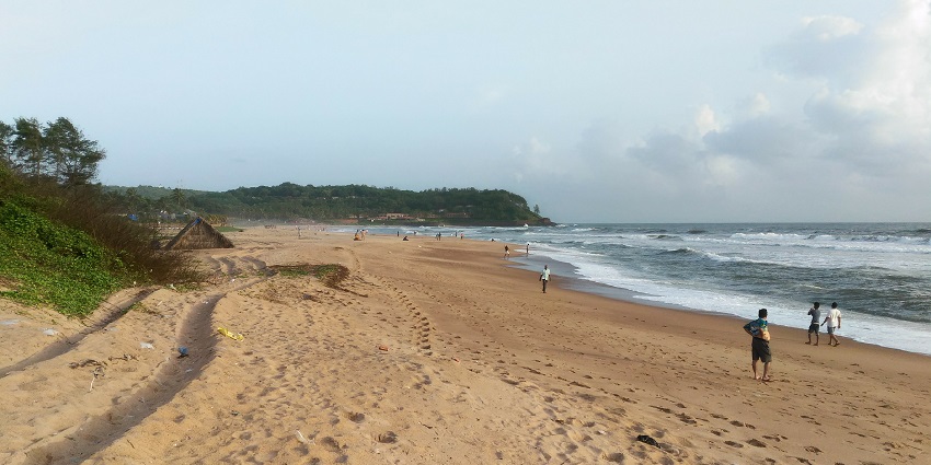 Candolim Beach is a quiet escape for those who seek serenity and relaxation amid nature.