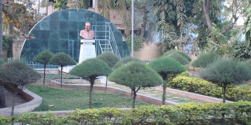What to do in Solapur? You can visit Solapur Zoological Park