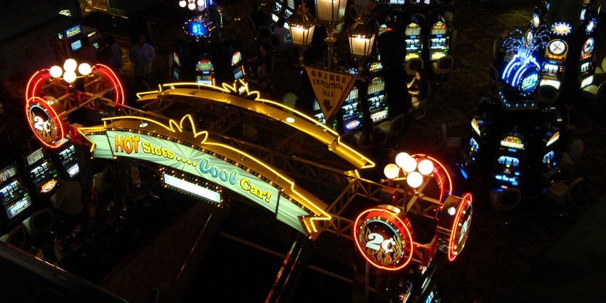 Sail to fun with Caravela Casino, where gaming meets Goan adventure!