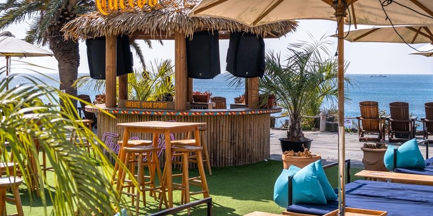 Fun beachside bar offering cocktails and live entertainment.