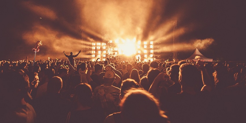 Crowd enjoying the musical performances at one of the techno parties in Hyderabad.