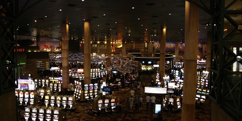 Enjoy the best of both worlds—classic jai alai and cutting-edge casino action at Dania Beach.