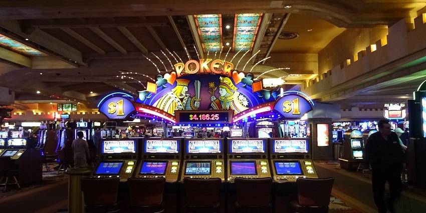 Play poker, roulette and baccarat at Casino Palms, a casino in South Goa