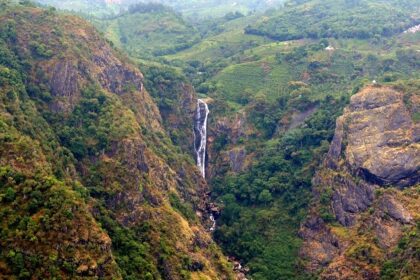 An image of serene Catherine Waterfalls Ooty is known for its stunning panorama.