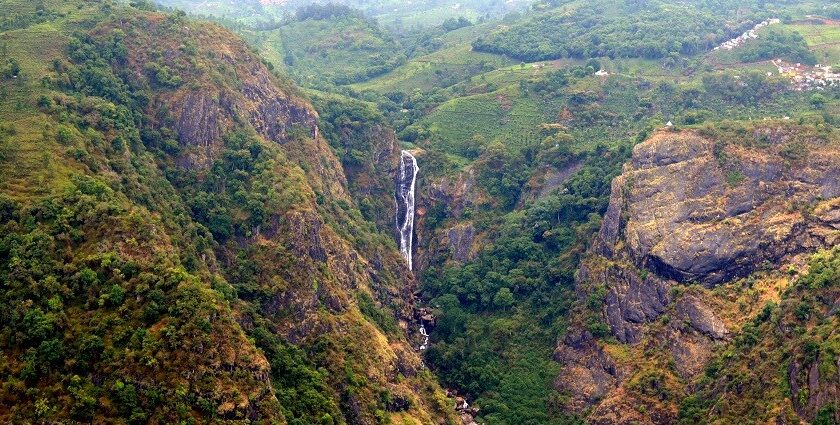 An image of serene Catherine Waterfalls Ooty is known for its stunning panorama.