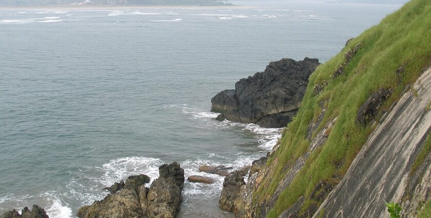 Vagator Rock Cliffs in Goa offer a glimpse into history and natural wonders.