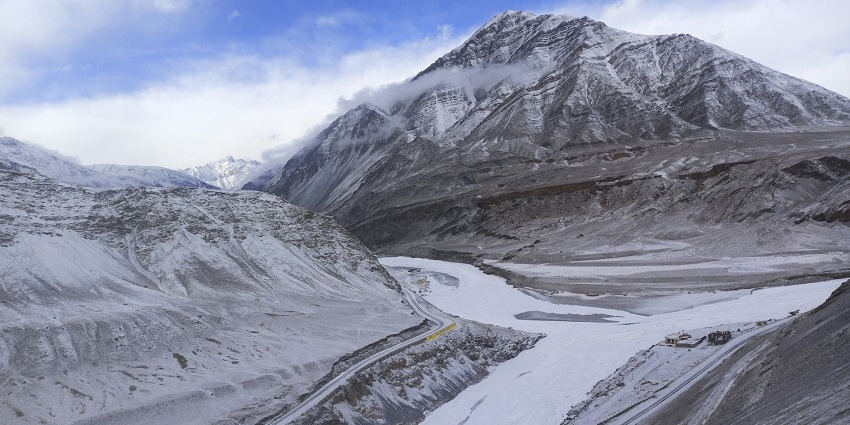 A glimpse of Chadar trek, one of the serene places for trekking in Ladakh Zanskar.