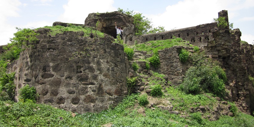 An image of Chakan Fort with historical importance, known for its strong defensive architecture.