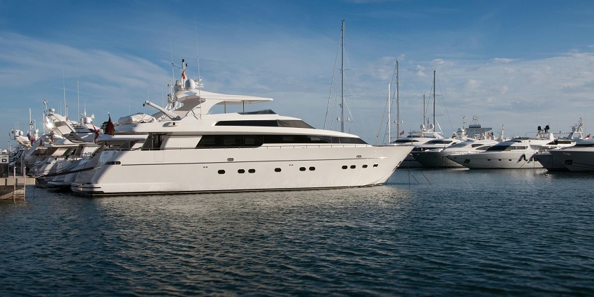 The best yacht party in Dubai features top-notch amenities and services.