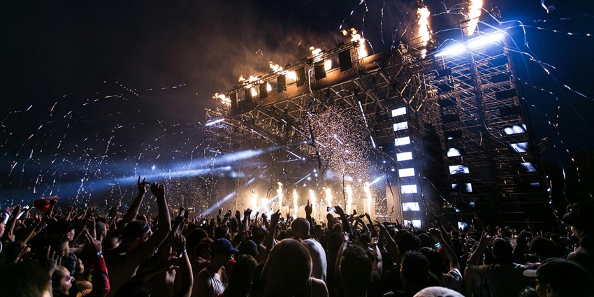 An image of energetic rock bands performing at the Chandigarh Rock Festival, attracting passionate fans and showcasing Indian rock music.