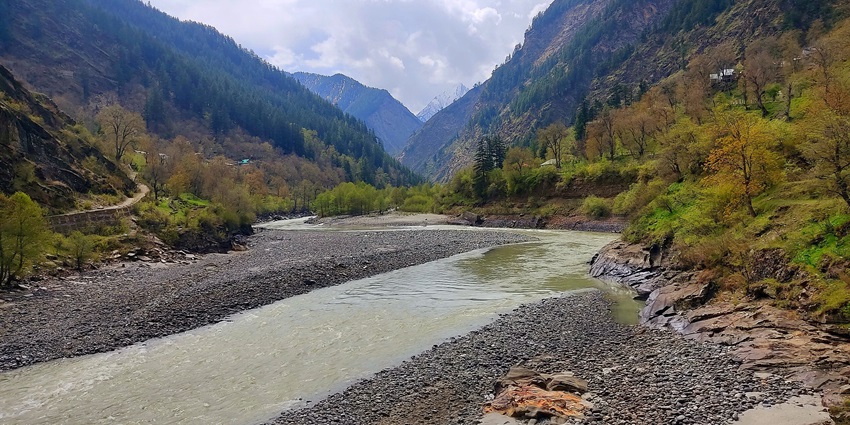 The serene Chandrabhaga River is a famous tourist attraction near Kachargadh caves.