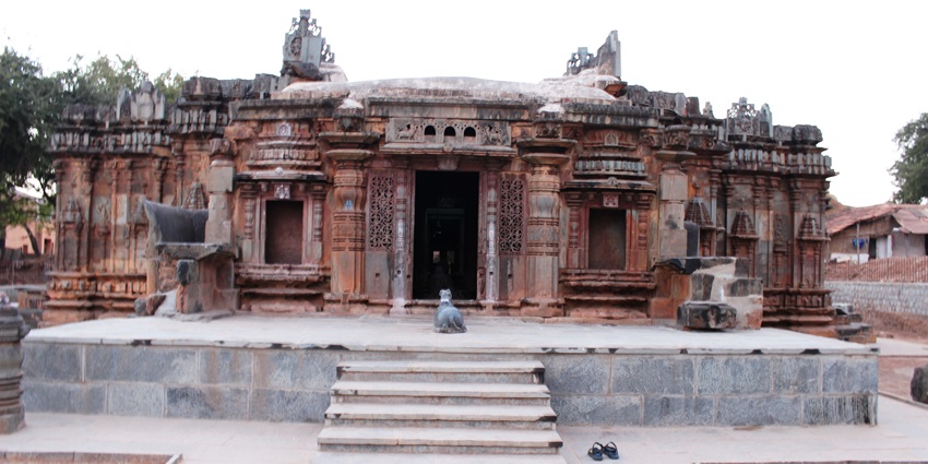 Chandramouleshwara Temple, a historic Hubli tourist place, boasts stunning Chalukyan architecture