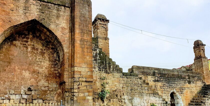 Chandrapur Fort features historical architecture showcasing the Gond dynasty’s heritage.